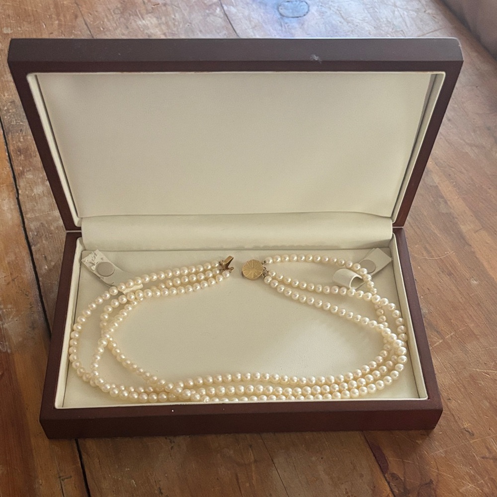 Elegant Fresh Water Pearl Necklace